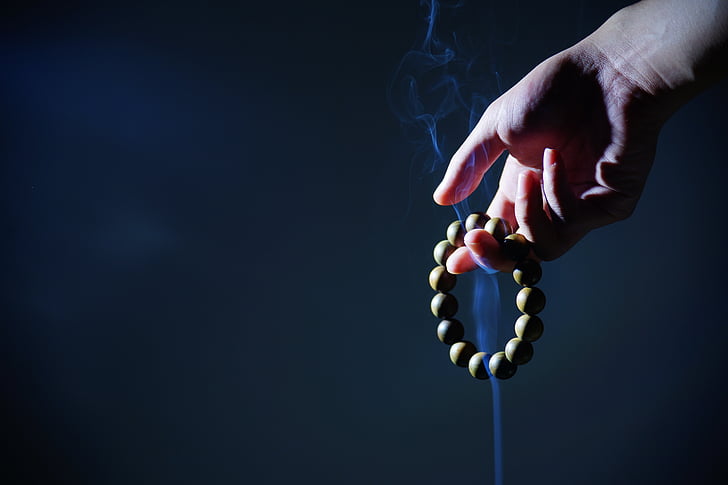mão, grânulos de oração budista, fumaça, Zen, mão humana