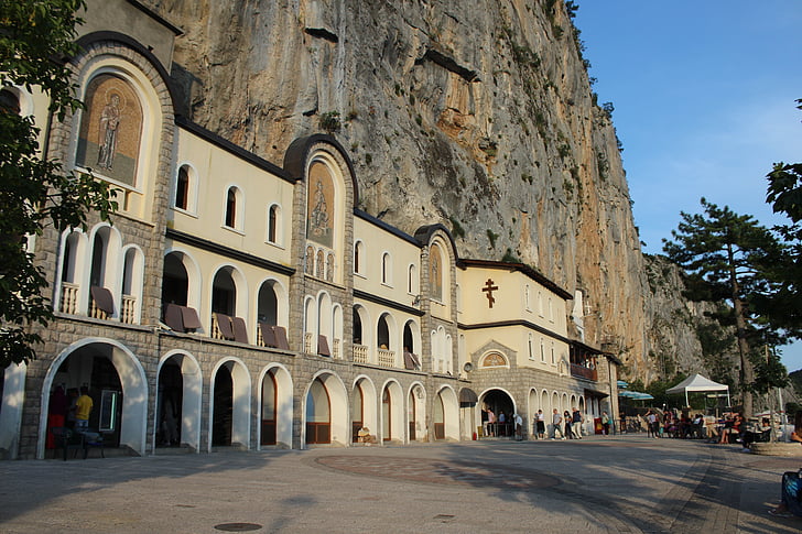 Čierna Hora, kláštor, Ostrog, skaly, skalné kláštor, kresťanstvo, pravoslávie