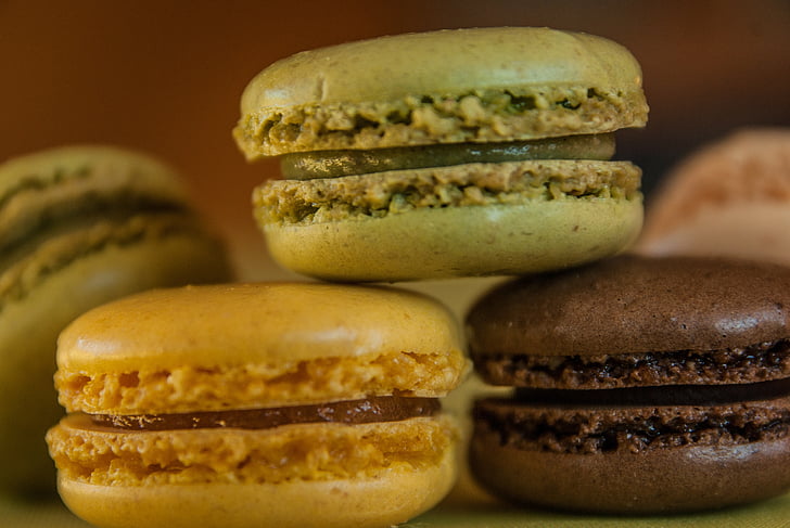 macaroons, pastry, cakes, biscuits, food and drink, food, bread