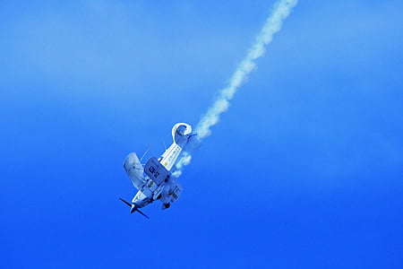 Pitts especial, solo, avión, acrobático, pantalla, formación, humo