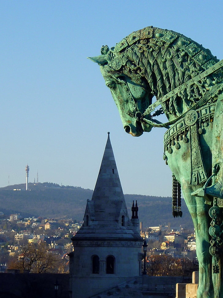 Budapest, Buda, domaine du château, St Etienne, roi, cheval, statue de