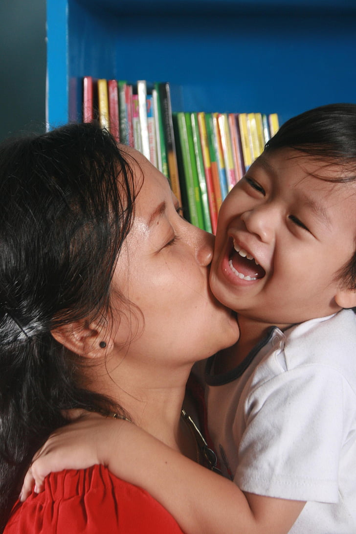 majka, sin, poljubac, biblioteka, sretan, dijete, dijete