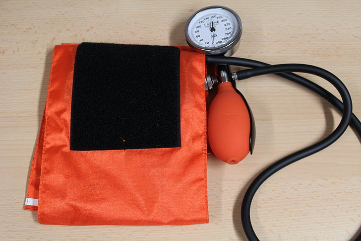 krvný tlak, monitor krvného tlaku, meranie tlaku krvi, vysoký krvný tlak, manžeta