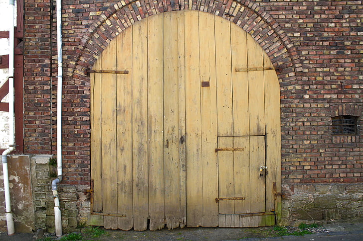 gamla porten, gammal dörr, väggen, upphörde att gälla, ladugården, tegel, ladugårdsdörren