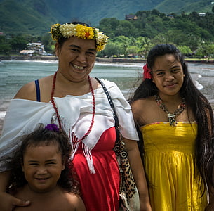 Polinezya aile, portre, plaj, Nuku hiva, Marquesas Adaları, tropikal, mutlu