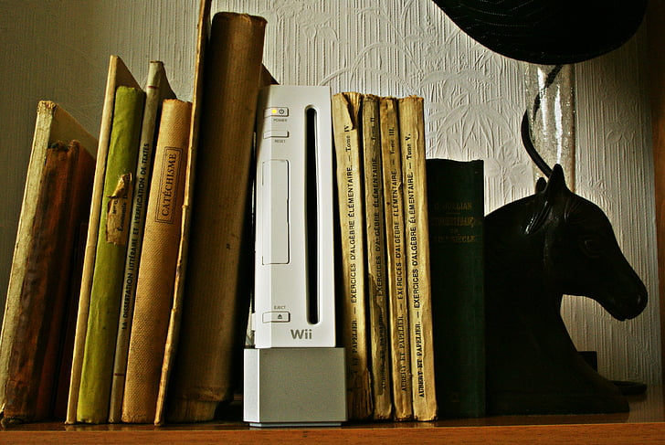 books, bookends, games, shelf, old book, wii, console