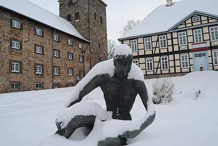 Wennigsen, afdeling af klostret, statue, sne, kirke, Johanniterhaus, vinter