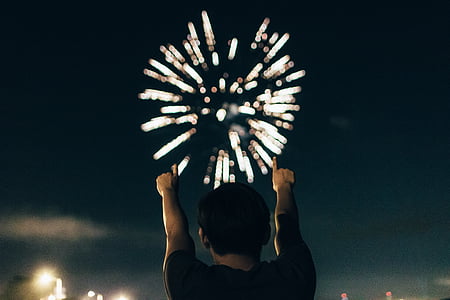2016, celebrar, celebración, fuegos artificiales, manos, hombre, año nuevo