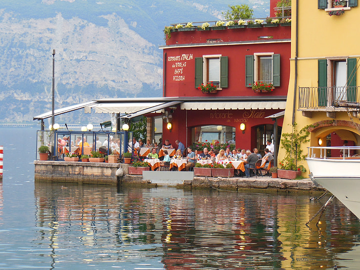 přístavní město, Itálie, Lago di Garda, Restaurace Harbour, Restaurace, voda, terasa