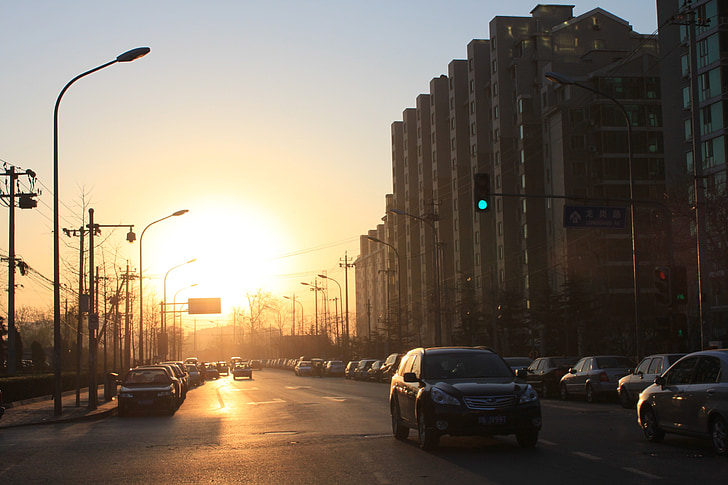 the morning sun, early in the morning, city, street, road, traffic, sunrise