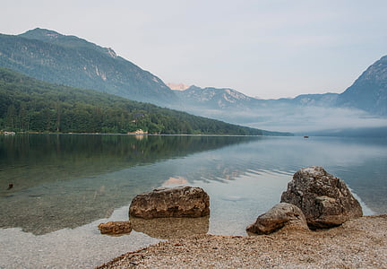 Lacul, lângă, munte, apa, reflecţie, roci, bolovani