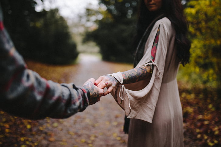 focus, photography, two, people, holding, hands, holding hands