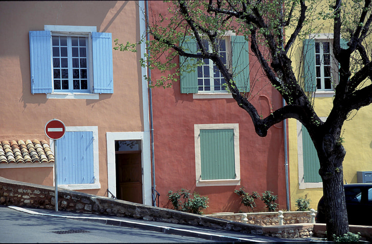 kleurrijke huizen, Roussillon, Provence, Frankrijk