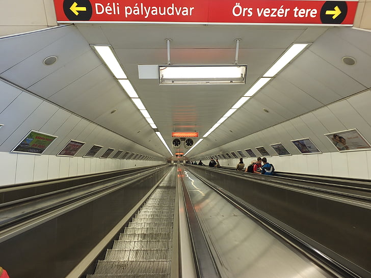 metro, Budapest, elevaciones de la escalera
