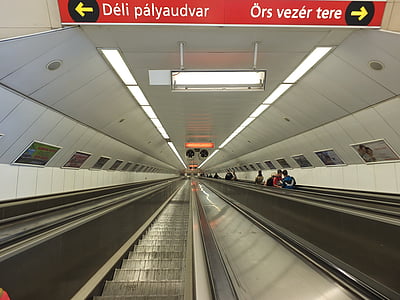 Métro, Budapest, Monte-escaliers