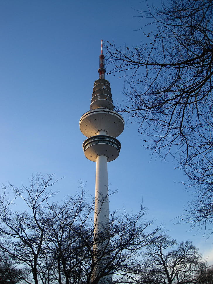Hamburg, TV-tornet, planerade un blomen, Hanseatic, blå himmel, december sky, radiomast