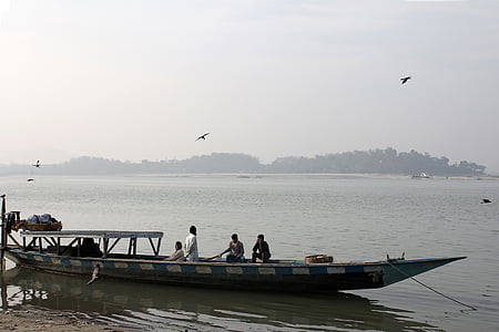 floden färjan, indiska, Brahmaputra floden, byn, färja, båt, transport
