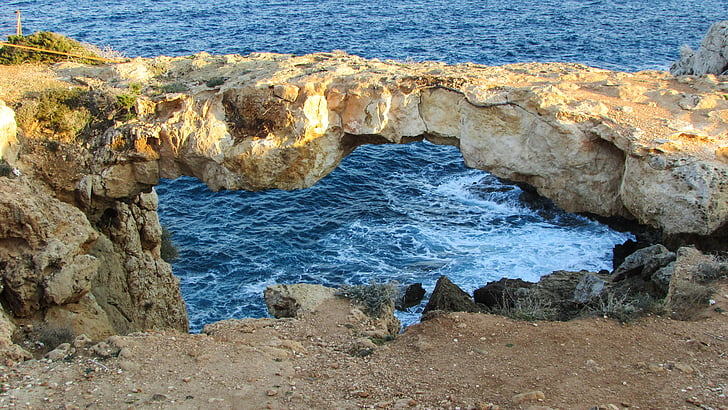 Ciprus, a Cavo greko, természetes híd