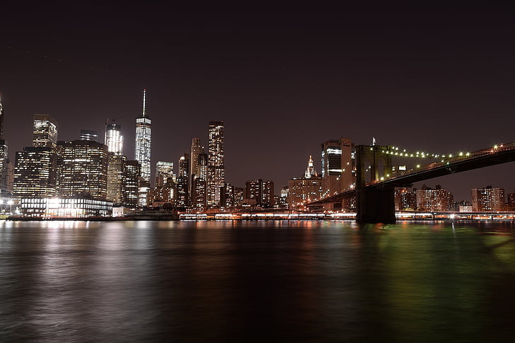 New Yorkissa, Brooklyn Bridge-silta, yö, City, valot