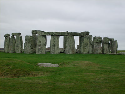Stonehenge, kivet, megaliittiajan muistomerkki, pystytetty välillä, 2800 ja 1100 eaa., paikka jumalanpalveluksessa, Unescon maailmanperintöluetteloon