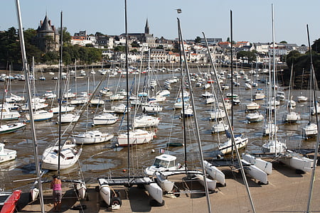 Bretania, morze, Pornic, łodzie rybackie