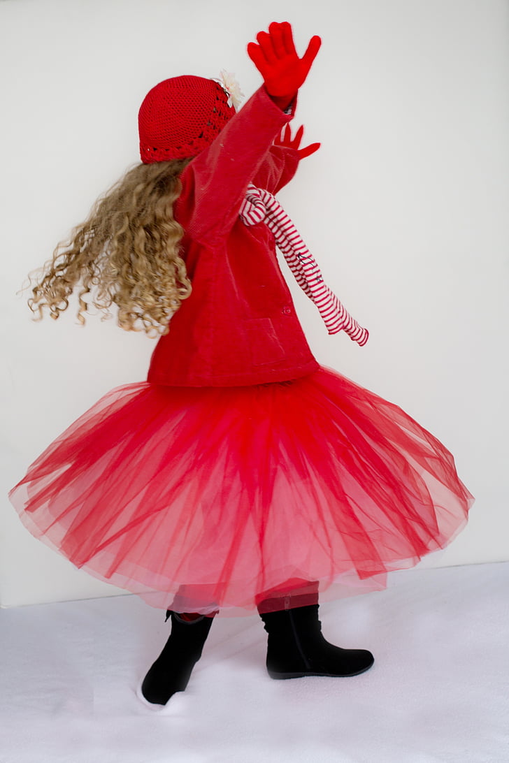 maza meitene, dejas, vērpšanas, vicināja, laimīgs, prieks, sarkans tutu