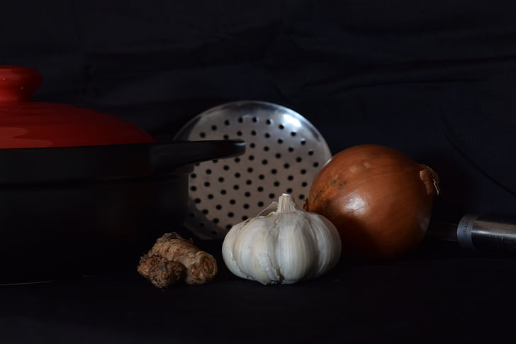 vaření, česnek, cibule