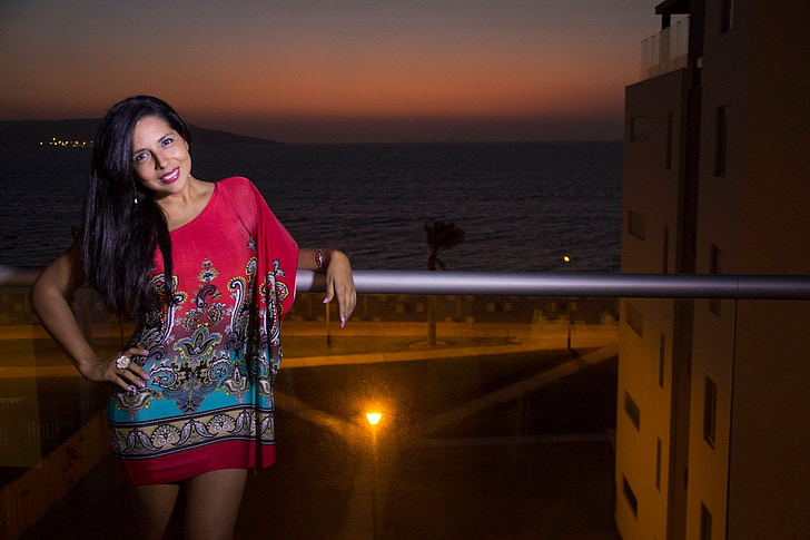 жінки, латиниця, Перуанський, червоне плаття, міні-сукні, пляжі вночі, видом на океан