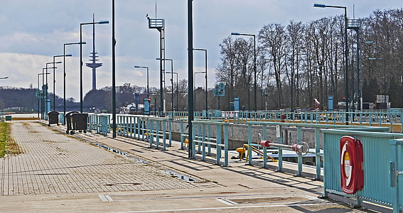Schleuse system, große Sperre, Tandem Schleuse Münster, Dortmund-Ems-kanal, Schlösser, Barrikaden, Reling
