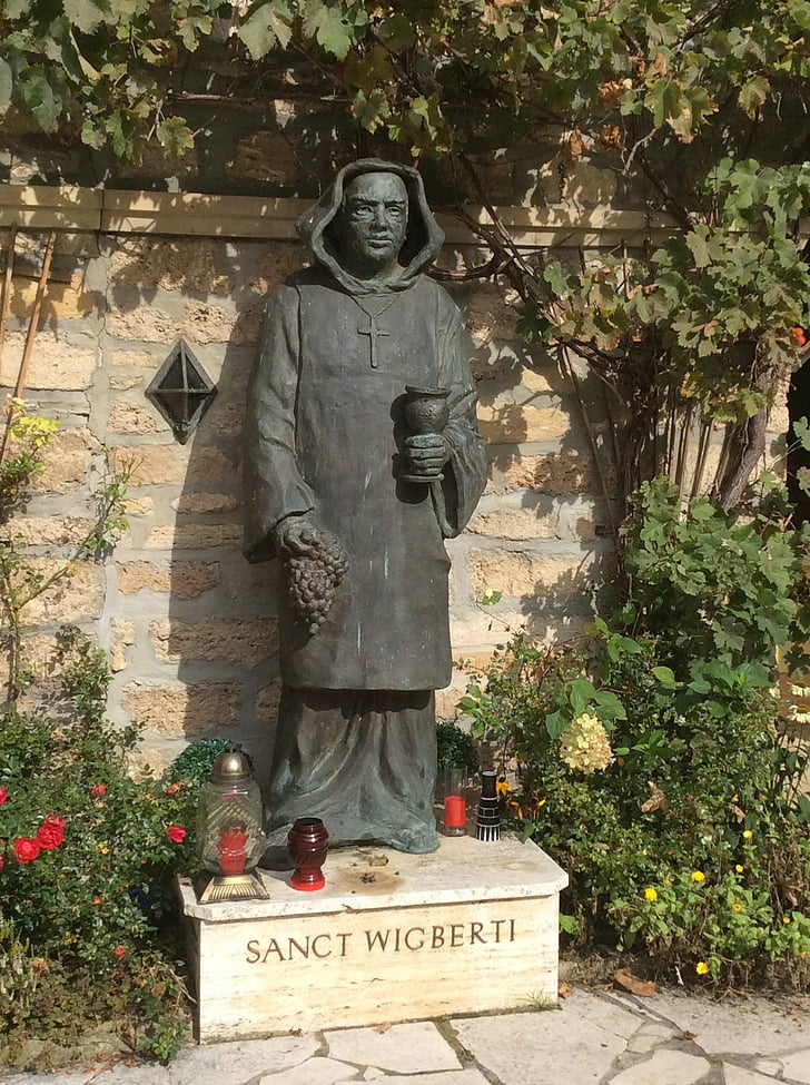 sanct wigberti, monk, werning live, monastery, statue, church