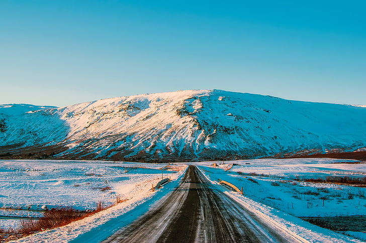 Islande, route, autoroute, montagnes, hiver, neige, champs