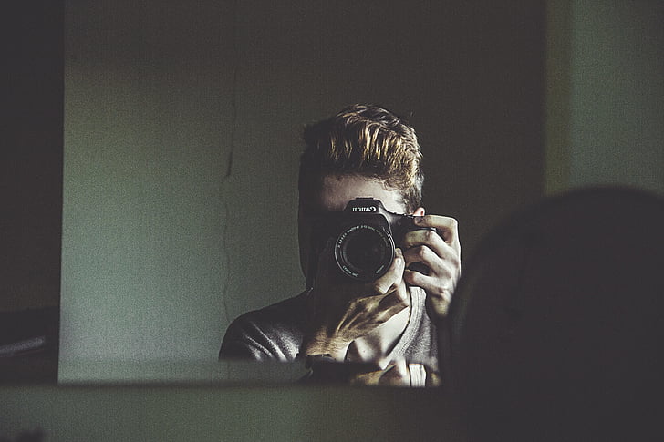 fotoaparát, muž, zrkadlo, pričom Foto, jedna osoba, Headshot, v interiéri