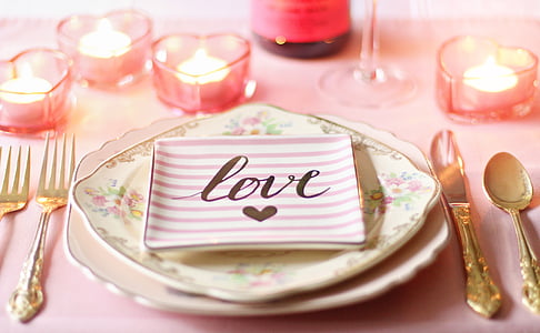 l'amor, Sant Valentí, dia de Sant Valentí, taula del dia de Sant Valentí, lloc entorn, taula de vacances, taula