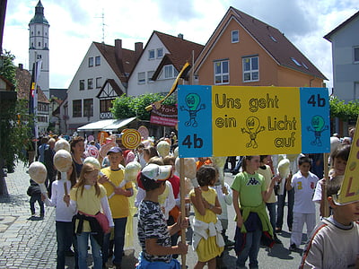 Langenau Kinderfestival, verplaatsen, kleurrijke, Martin toren, mensen