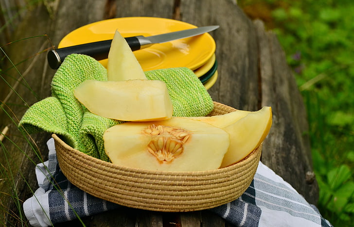 Melone, Melone, Amarillo, Handelstype, Obst, angeordnet, in Scheiben geschnitten