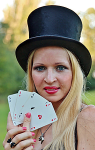 Kobieta, Blondynka, wytryski na twarz, karty, kapelusz