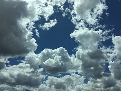 sininen taivas, California sky, pilvet