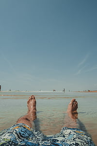 Beach, blå himmel, klart vand, dråber, fødder, frisk, menneskelige