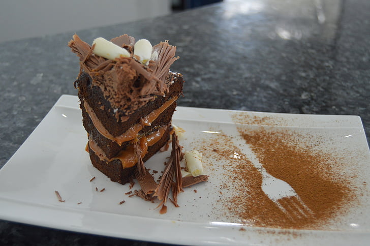 chocolate cake, dessert, slice, plate, icing, frosting, snack