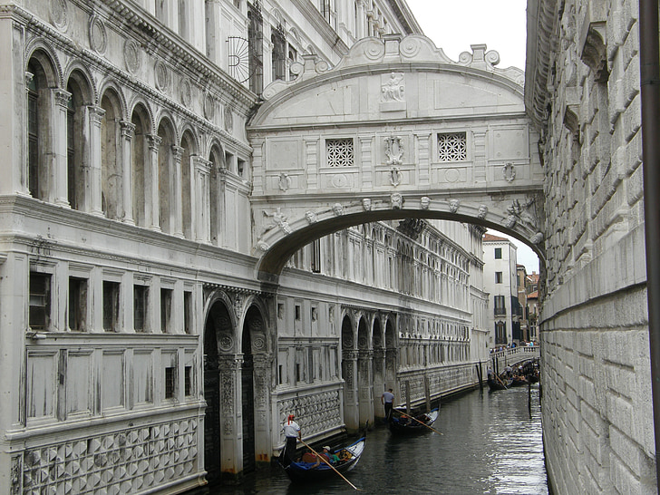 Venesia, Jembatan dari sighs, Italia