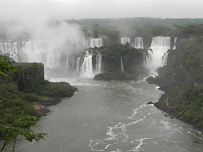 Cascate di Iguazu, Brasile, Paraná, il fiume iguaçu