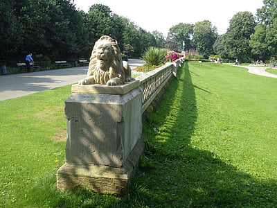 Mowbray park, Sunderland, løver
