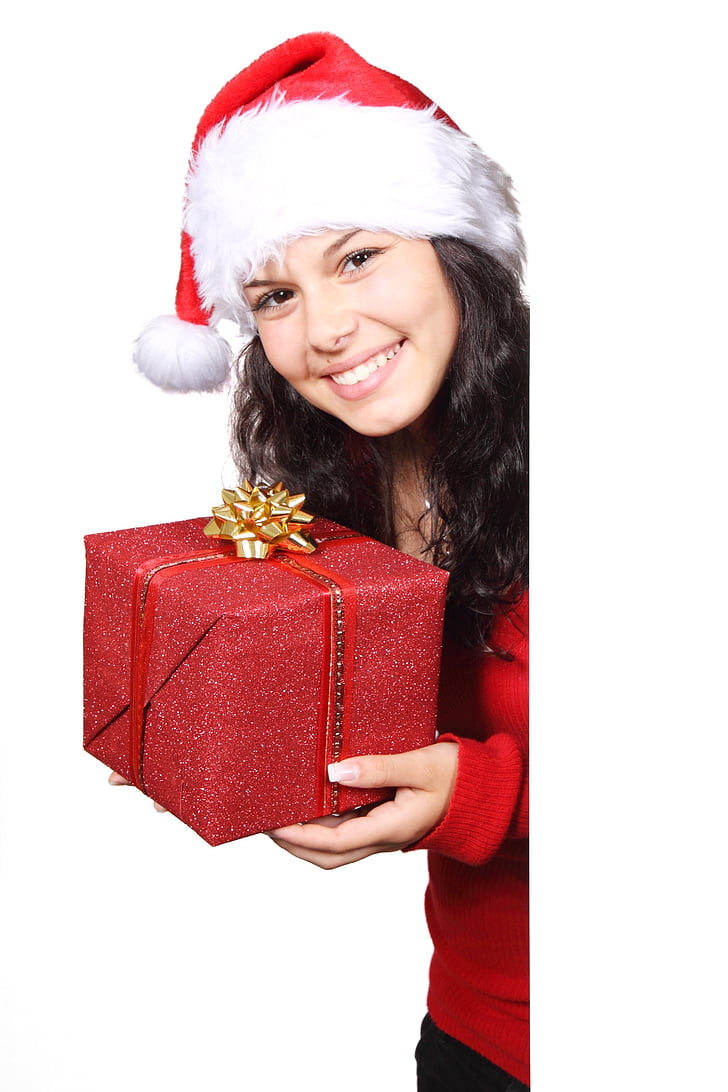 žena, nosi, Djed Mraz, šešir, Drži, Crveni, poklon