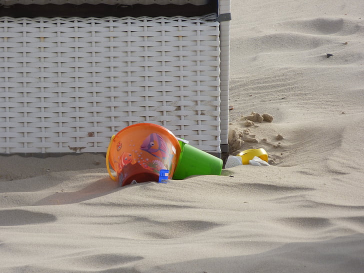 zaboravljene igračke, igračke za plažu, pijesak, plaža, Tragovi u pijesku, odmor