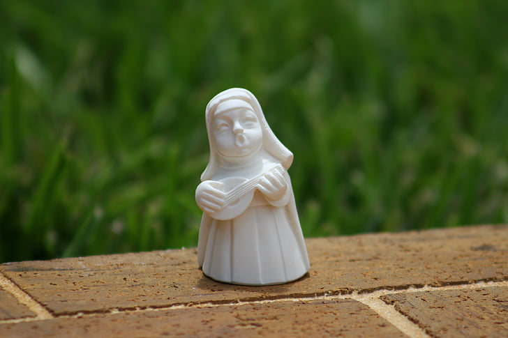 singing nun, playing guitar nun, catholic, religious, statue