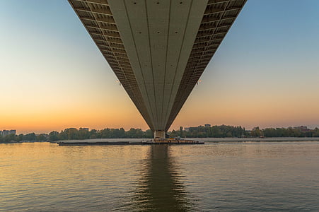 Νόβι Σαντ, γέφυρα Liberty, ηλιοβασίλεμα, πλοίο