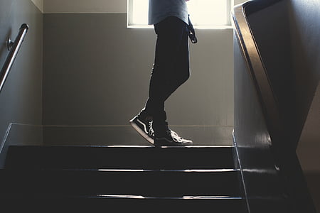 escada, escada, escadas, passos, sapatos, calças de brim, homem