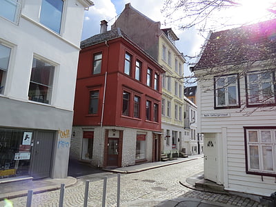 ベルゲン駅からの道, 赤のノルディック ハウス, ベルゲンの通りの静かな