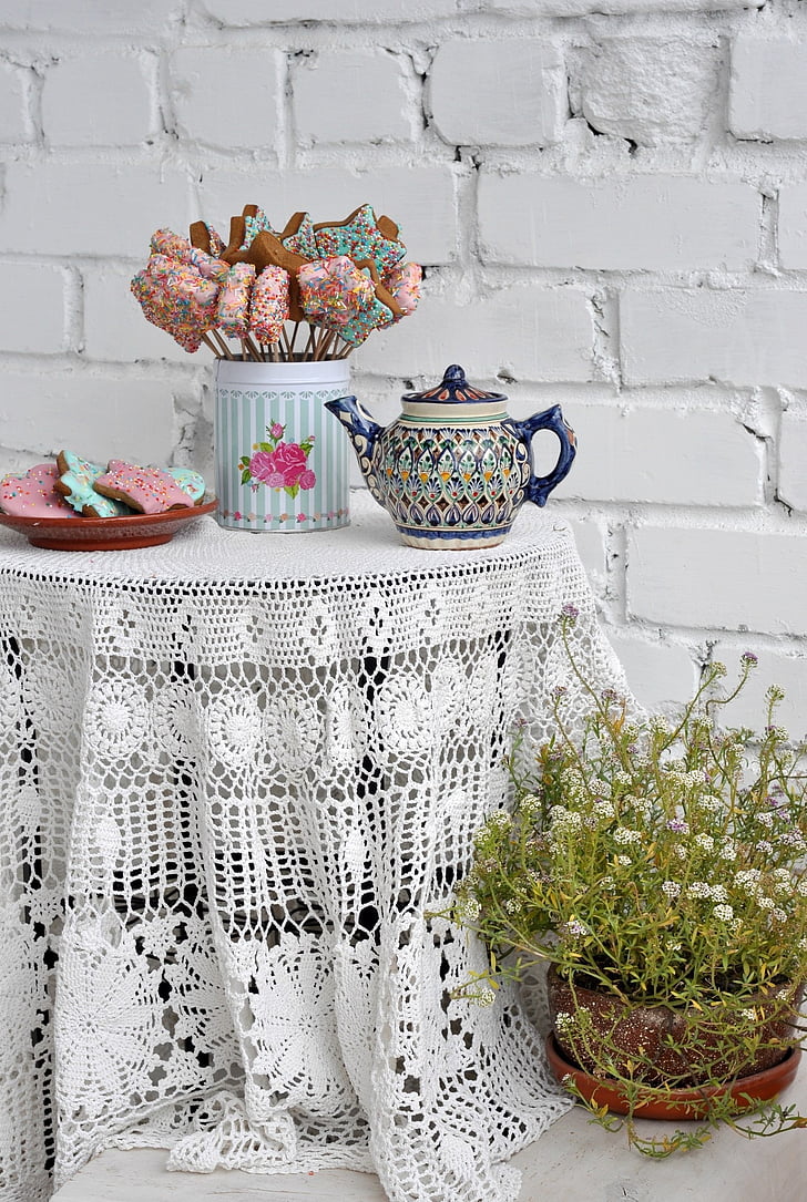 shabby chic, gingerbread, colored icing, ceramic teapot, tin, indoors, food and drink