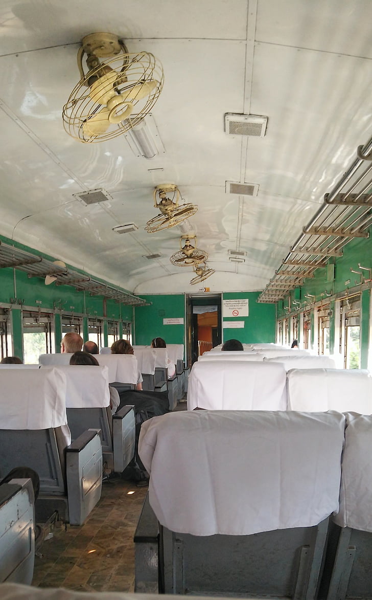 Myanmar, tren, primer, classe, ventiladors, l'interior, no hi ha persones